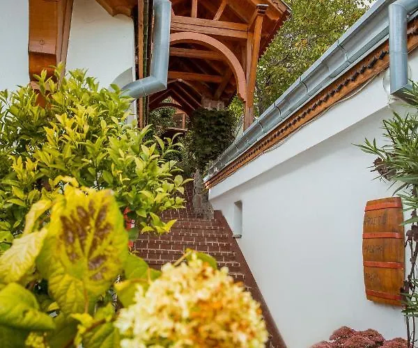 Bed and breakfast Bagoly Pincesor Fogado Pécs